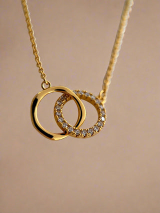 Interlink Rings Necklace - Gold Lunar